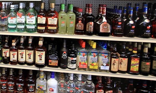 വ്യാജ മദ്യവില്പ്പന; കോഴിക്കോട് തുഷാര ബാര് പൂട്ടിച്ചു- ബാറുകളിലും ഗോഡൗണിലും പരിശോധന വ്യാജ മദ്യവില്പ്പന; കോഴിക്കോട് തുഷാര ബാര് പൂട്ടിച്ചു- ബാറുകളിലും ഗോഡൗണിലും പരിശോധന