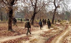 ഛത്തീസ്ഗഡില് പ്ലസ്ടു വിദ്യാര്ഥിനി ഉള്പ്പെടെ അഞ്ച് ഗ്രാമീണരെ മാവോവാദികള് തട്ടിക്കൊണ്ടുപോയി ഛത്തീസ്ഗഡില് പ്ലസ്ടു വിദ്യാര്ഥിനി ഉള്പ്പെടെ അഞ്ച് ഗ്രാമീണരെ മാവോവാദികള് തട്ടിക്കൊണ്ടുപോയി