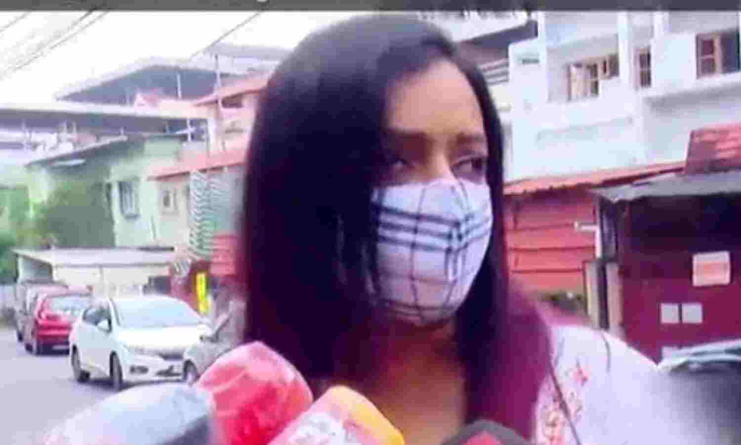 മാധ്യമങ്ങളില് നിന്നും ഒളിച്ചോടില്ല; എല്ലാ സംശയങ്ങള്ക്കും മറുപടി പറയും: സ്വപ്ന സുരേഷ് മാധ്യമങ്ങളില് നിന്നും ഒളിച്ചോടില്ല; എല്ലാ സംശയങ്ങള്ക്കും മറുപടി പറയും: സ്വപ്ന സുരേഷ്
