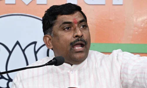 ബ്രാഹ്മണരും ബനിയകളും തന്റെ പോക്കറ്റിലെന്ന് ബിജെപി നേതാവ്; മാപ്പ് പറയണമെന്ന് കോണ്ഗ്രസ് ബ്രാഹ്മണരും ബനിയകളും തന്റെ പോക്കറ്റിലെന്ന് ബിജെപി നേതാവ്; മാപ്പ് പറയണമെന്ന് കോണ്ഗ്രസ്