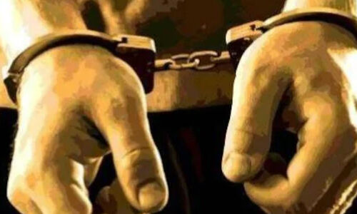 യുവാവിനെ വെട്ടിക്കൊലപ്പെടുത്താന് ശ്രമം: രണ്ടു പേര് അറസ്റ്റില് യുവാവിനെ വെട്ടിക്കൊലപ്പെടുത്താന് ശ്രമം: രണ്ടു പേര് അറസ്റ്റില്
