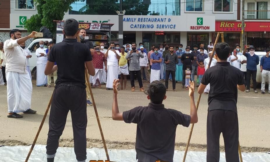 മലബാര് സമര അനുസ്മരണ സമിതിയുടെ സമരാനുസ്മരണ യാത്രയ്ക്ക് സ്വീകരണം നല്കി മലബാര് സമര അനുസ്മരണ സമിതിയുടെ സമരാനുസ്മരണ യാത്രയ്ക്ക് സ്വീകരണം നല്കി