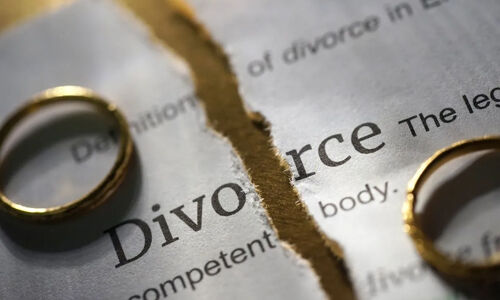 വിവാഹമോചിതയ്ക്കുള്ള ആനുകൂല്യങ്ങള്‍ നിഷേധിക്കാന്‍ ഭര്‍ത്താക്കന്മാര്‍ ബന്ധം വേര്‍പ്പെടുത്താന്‍ വിസമ്മതിക്കുന്നുവെന്ന് വനിതാ കമ്മീഷന്‍ അധ്യക്ഷ