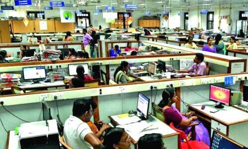 നാലാം ഭരണപരിഷ്‌കാര കമ്മീഷന്റെ ശുപാര്‍ശകള്‍ക്ക് അംഗീകാരം; സര്‍ക്കാര്‍ ജീവനക്കാരുടെ മികവ് വര്‍ധിപ്പിക്കാന്‍ പരിശീലനം