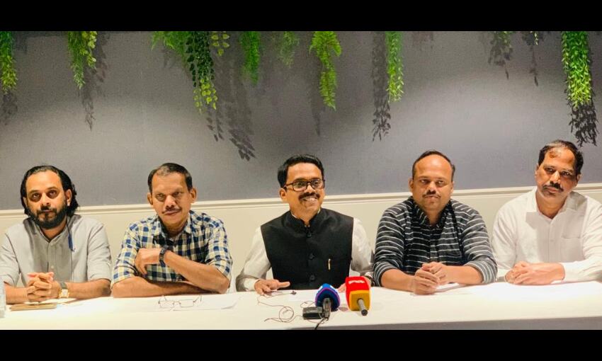 പൂങ്ങോട് ഒരുദേശത്തിന്റെ ആത്മകഥ പ്രകാശിതമാകുന്നു പൂങ്ങോട് ഒരുദേശത്തിന്റെ ആത്മകഥ പ്രകാശിതമാകുന്നു