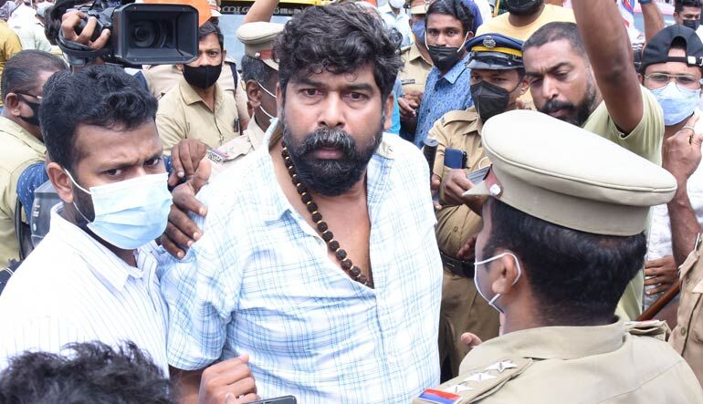 മാസ്ക് ധരിച്ചില്ല; ജോജുവിന് എതിരേ കേസ് മാസ്ക് ധരിച്ചില്ല; ജോജുവിന് എതിരേ കേസ്