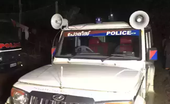 തട്ടിക്കൊണ്ടു പോയി പീഡിപ്പിച്ച് സ്വര്ണാഭരണങ്ങള് കവര്ന്നു: കാമുകനെതിരേ വീട്ടമ്മയുടെ പരാതി തട്ടിക്കൊണ്ടു പോയി പീഡിപ്പിച്ച് സ്വര്ണാഭരണങ്ങള് കവര്ന്നു: കാമുകനെതിരേ വീട്ടമ്മയുടെ പരാതി