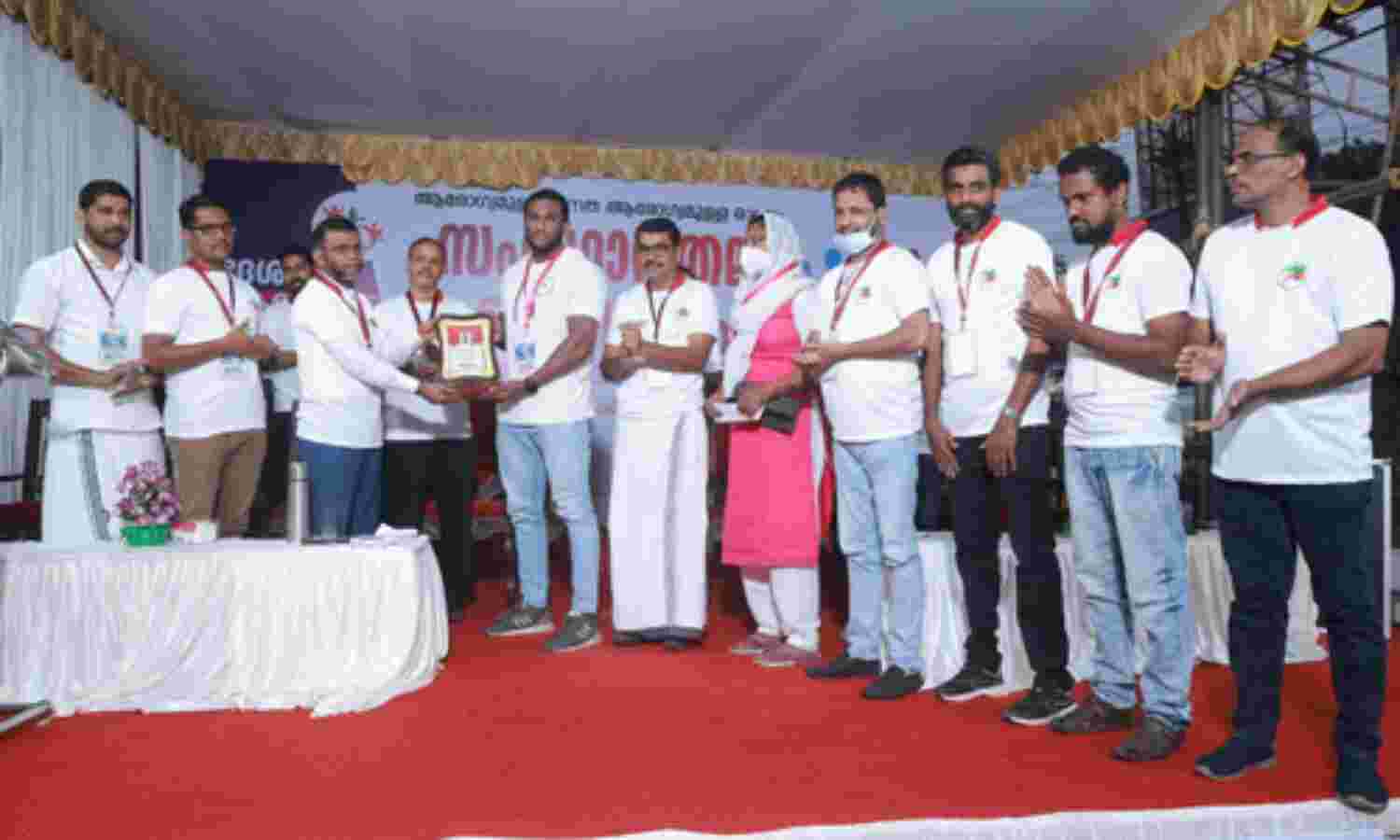 പോപുലര് ഫ്രണ്ട് ദേശീയ ആരോഗ്യ കാംപയിന് സംസ്ഥാനത്ത് തുടക്കം; ആരോഗ്യമുള്ള ജനതയ്ക്ക് മാത്രമേ രാജ്യവിരുദ്ധ ശക്തികളെ ചെറുത്തുതോല്പ്പിക്കാനാവൂ: സി പി മുഹമ്മദ് ബഷീര് പോപുലര് ഫ്രണ്ട് ദേശീയ ആരോഗ്യ കാംപയിന് സംസ്ഥാനത്ത് തുടക്കം; ആരോഗ്യമുള്ള ജനതയ്ക്ക് മാത്രമേ രാജ്യവിരുദ്ധ ശക്തികളെ ചെറുത്തുതോല്പ്പിക്കാനാവൂ: സി പി മുഹമ്മദ് ബഷീര്