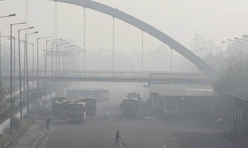 ഡല്ഹിയിലെ വായു മലിനീകരണം: ആറ് തെര്മല് പവര് പ്ലാന്റുകള് അടച്ചിടും, 50 ശതമാനം സര്ക്കാര് ജീവനക്കാര്ക്ക് വര്ക്ക് ഫ്രം ഹോം; കടുത്ത നടപടികളുമായി കേന്ദ്രം ഡല്ഹിയിലെ വായു മലിനീകരണം: ആറ് തെര്മല് പവര് പ്ലാന്റുകള് അടച്ചിടും, 50 ശതമാനം സര്ക്കാര് ജീവനക്കാര്ക്ക് വര്ക്ക് ഫ്രം ഹോം; കടുത്ത നടപടികളുമായി കേന്ദ്രം