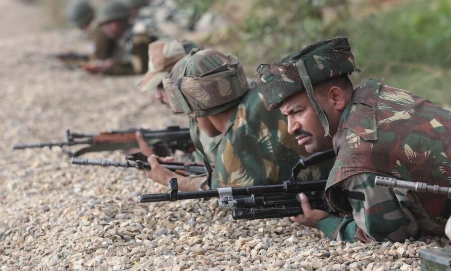 കശ്മീരില്‍ ഏറ്റുമുട്ടല്‍; നാലു സായുധരെ സുരക്ഷാ സേന വധിച്ചു