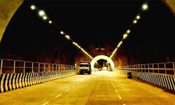 കുതിരാനില് ട്രാഫിക് ലൈറ്റുകളും സിഗ്നല് ബോര്ഡുകളും സ്ഥാപിച്ചു തുടങ്ങി കുതിരാനില് ട്രാഫിക് ലൈറ്റുകളും സിഗ്നല് ബോര്ഡുകളും സ്ഥാപിച്ചു തുടങ്ങി