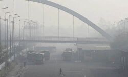 ഡല്ഹിയിലെ വായു മലിനീകരണം: ആറ് തെര്മല് പവര് പ്ലാന്റുകള് അടച്ചിടും, 50 ശതമാനം സര്ക്കാര് ജീവനക്കാര്ക്ക് വര്ക്ക് ഫ്രം ഹോം; കടുത്ത നടപടികളുമായി കേന്ദ്രം ഡല്ഹിയിലെ വായു മലിനീകരണം: ആറ് തെര്മല് പവര് പ്ലാന്റുകള് അടച്ചിടും, 50 ശതമാനം സര്ക്കാര് ജീവനക്കാര്ക്ക് വര്ക്ക് ഫ്രം ഹോം; കടുത്ത നടപടികളുമായി കേന്ദ്രം