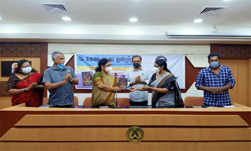 എന്‍പി ചന്ദ്രശേഖരന്റെ മാതൃഭൂമി ആഴ്ചപ്പതിപ്പ്: ഒരു സാംസ്‌കാരിക വായന പുസ്തകം പ്രകാശനം ചെയ്തു