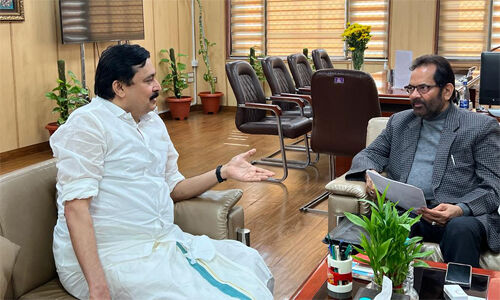 കോഴിക്കോട് വിമാനത്താവളത്തെ ഹജ്ജ് എമ്പാര്ക്കേഷന് പോയിന്റാക്കണം; മന്ത്രി വി അബ്ദുറഹിമാന് കേന്ദ്രമന്ത്രിമാരെ സന്ദര്ശിച്ചു കോഴിക്കോട് വിമാനത്താവളത്തെ ഹജ്ജ് എമ്പാര്ക്കേഷന് പോയിന്റാക്കണം; മന്ത്രി വി അബ്ദുറഹിമാന് കേന്ദ്രമന്ത്രിമാരെ സന്ദര്ശിച്ചു