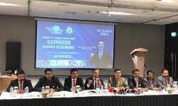 ലോകത്തിലെ ഏറ്റവും ദൈര്‍ഘ്യമേറിയ ബിസിനസ് പാഠം: എം.എ റഷീദിന് ഗിന്നസ് റെക്കോര്‍ഡ് സമ്മാനിച്ചു