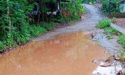 ദുരിത യാത്ര വിട്ടുമാറാത്ത കാഞ്ഞിരംപാറ- തിരുവാലപ്പറ്റ കോളനി റോഡ്