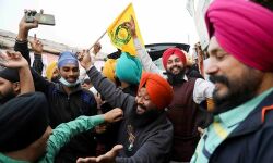 കാര്ഷിക നിയമം റദ്ദാക്കും; വിജയം ആഘോഷിക്കാന് റാലിക്ക് ആഹ്വാനം നല്കി കോണ്ഗ്രസ് കാര്ഷിക നിയമം റദ്ദാക്കും; വിജയം ആഘോഷിക്കാന് റാലിക്ക് ആഹ്വാനം നല്കി കോണ്ഗ്രസ്