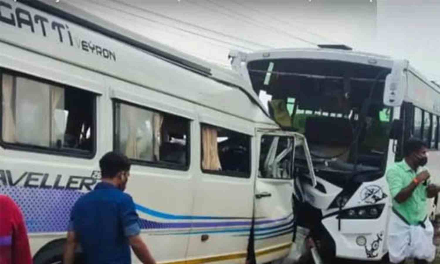 കാഞ്ഞങ്ങാട് ടൂറിസ്റ്റ് ബസ്സും ട്രാവലറും കൂട്ടിയിടിച്ച് 13 പേര്ക്ക് പരിക്ക് കാഞ്ഞങ്ങാട് ടൂറിസ്റ്റ് ബസ്സും ട്രാവലറും കൂട്ടിയിടിച്ച് 13 പേര്ക്ക് പരിക്ക്