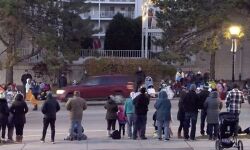 യുഎസ്സില്‍ ക്രിസ്മസ് പരേഡിലേക്ക് എസ്‌യുവി പാഞ്ഞുകയറി; നിരവധി പേര്‍ മരിച്ചു