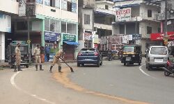 റോഡില് ഓയിലൊഴുകി അപകടങ്ങളുണ്ടായി റോഡില് ഓയിലൊഴുകി അപകടങ്ങളുണ്ടായി