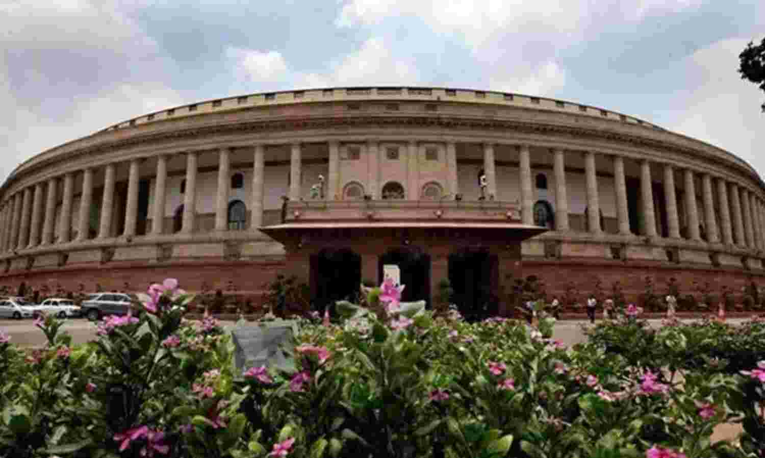 മാധ്യമങ്ങളെ നിയന്ത്രിക്കാന് സംവിധാനം വേണം: പാര്ലമെന്ററി സമിതി മാധ്യമങ്ങളെ നിയന്ത്രിക്കാന് സംവിധാനം വേണം: പാര്ലമെന്ററി സമിതി