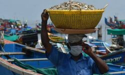 മത്സ്യത്തൊഴിലാളി അനുബന്ധ തൊഴിലാളി കുടുംബങ്ങള്‍ക്ക് ധനസഹായം