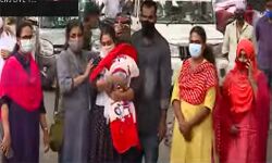 പിന്തുണച്ച എല്ലാവര്ക്കും നന്ദി; കുഞ്ഞിനെ ലഭിച്ച സന്തോഷം പങ്കിട്ട് അനുപമ പിന്തുണച്ച എല്ലാവര്ക്കും നന്ദി; കുഞ്ഞിനെ ലഭിച്ച സന്തോഷം പങ്കിട്ട് അനുപമ