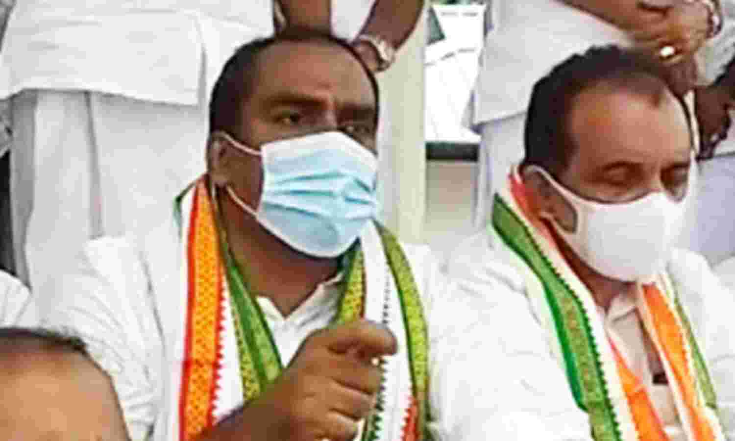 ആലുവയിലെ നിയമ വിദ്യാര്ഥിനിയുടെ ആത്മഹത്യ:സി ഐ യെ സസ്പെന്റു ചെയ്യാതെ സമരം അവസാനിപ്പിക്കില്ലെന്ന് അന്വര് സാദത്ത് എംഎല്എ; ഇന്ന് മഹിളാ കോണ്ഗ്രസിന്റെ എസ് പി ഓഫിസ് മാര്ച്ച് ആലുവയിലെ നിയമ വിദ്യാര്ഥിനിയുടെ ആത്മഹത്യ:സി ഐ യെ സസ്പെന്റു ചെയ്യാതെ സമരം അവസാനിപ്പിക്കില്ലെന്ന് അന്വര് സാദത്ത് എംഎല്എ; ഇന്ന് മഹിളാ കോണ്ഗ്രസിന്റെ എസ് പി ഓഫിസ് മാര്ച്ച്