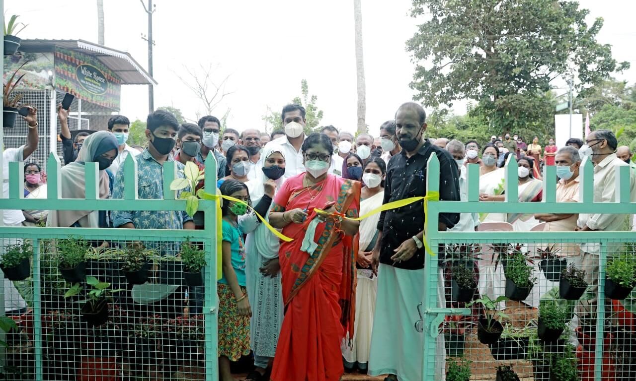 കൊമ്പൊടിഞ്ഞാമാക്കല്‍ വൈറ്റ് ഹൗസ് ഗാര്‍ഡന്‍ ഉദ്ഘാടനം