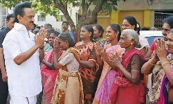 പീഡന പരാതികളില്‍ നിന്ന് പിന്നോട്ട് പോകരുത്; സ്ത്രീകളോട് സ്റ്റാലിന്‍