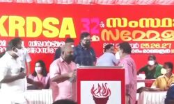 സംഘപരിവാറിനെ വിമര്‍ശിച്ച് വി എസ് സുനില്‍കുമാര്‍; ചോദ്യം ചെയ്ത കെആര്‍ഡിഎസ്എ നേതാവിനെ പുറത്താക്കി