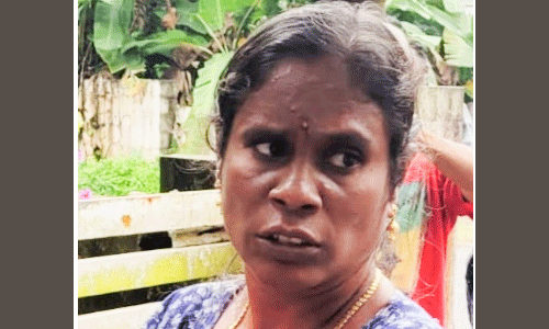 ബസില് കയറുന്നതിനിടെ മൂന്നു വയസുകാരന്റെ മാല പൊട്ടിച്ച തമിഴ്നാട് സ്വദേശിനി അറസ്റ്റില് ബസില് കയറുന്നതിനിടെ മൂന്നു വയസുകാരന്റെ മാല പൊട്ടിച്ച തമിഴ്നാട് സ്വദേശിനി അറസ്റ്റില്