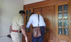 കണ്ണൂര് നഗരത്തില് മോഷണം: ആറ് ലക്ഷം രൂപ നഷ്ടപ്പെട്ടു കണ്ണൂര് നഗരത്തില് മോഷണം: ആറ് ലക്ഷം രൂപ നഷ്ടപ്പെട്ടു