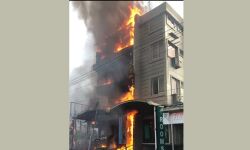 ഇടപ്പള്ളി കുന്നുംപുറത്ത് നാലു നില കെട്ടിടത്തില്‍ വന്‍ തീപിടുത്തം; ഒഴിവായത് വന്‍ ദുരന്തം