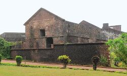 കണ്ണൂര് കോട്ട അണിഞ്ഞൊരുങ്ങുന്നു; സന്ദര്ശകര്ക്കായി ഫുഡ് കോര്ട്ടും ലൈറ്റ് ആന്റ് സൗണ്ട് ഷോയും കണ്ണൂര് കോട്ട അണിഞ്ഞൊരുങ്ങുന്നു; സന്ദര്ശകര്ക്കായി ഫുഡ് കോര്ട്ടും ലൈറ്റ് ആന്റ് സൗണ്ട് ഷോയും