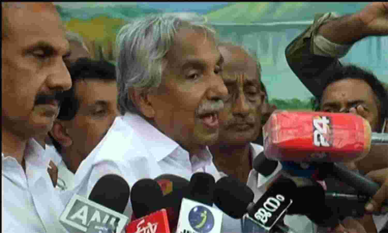 പെരിയകേസിന് ഖജനാവില്നിന്ന് ചെലവഴിച്ച 88 ലക്ഷം സിപിഎം തിരിച്ചടയ്ക്കണം: ഉമ്മന് ചാണ്ടി പെരിയകേസിന് ഖജനാവില്നിന്ന് ചെലവഴിച്ച 88 ലക്ഷം സിപിഎം തിരിച്ചടയ്ക്കണം: ഉമ്മന് ചാണ്ടി