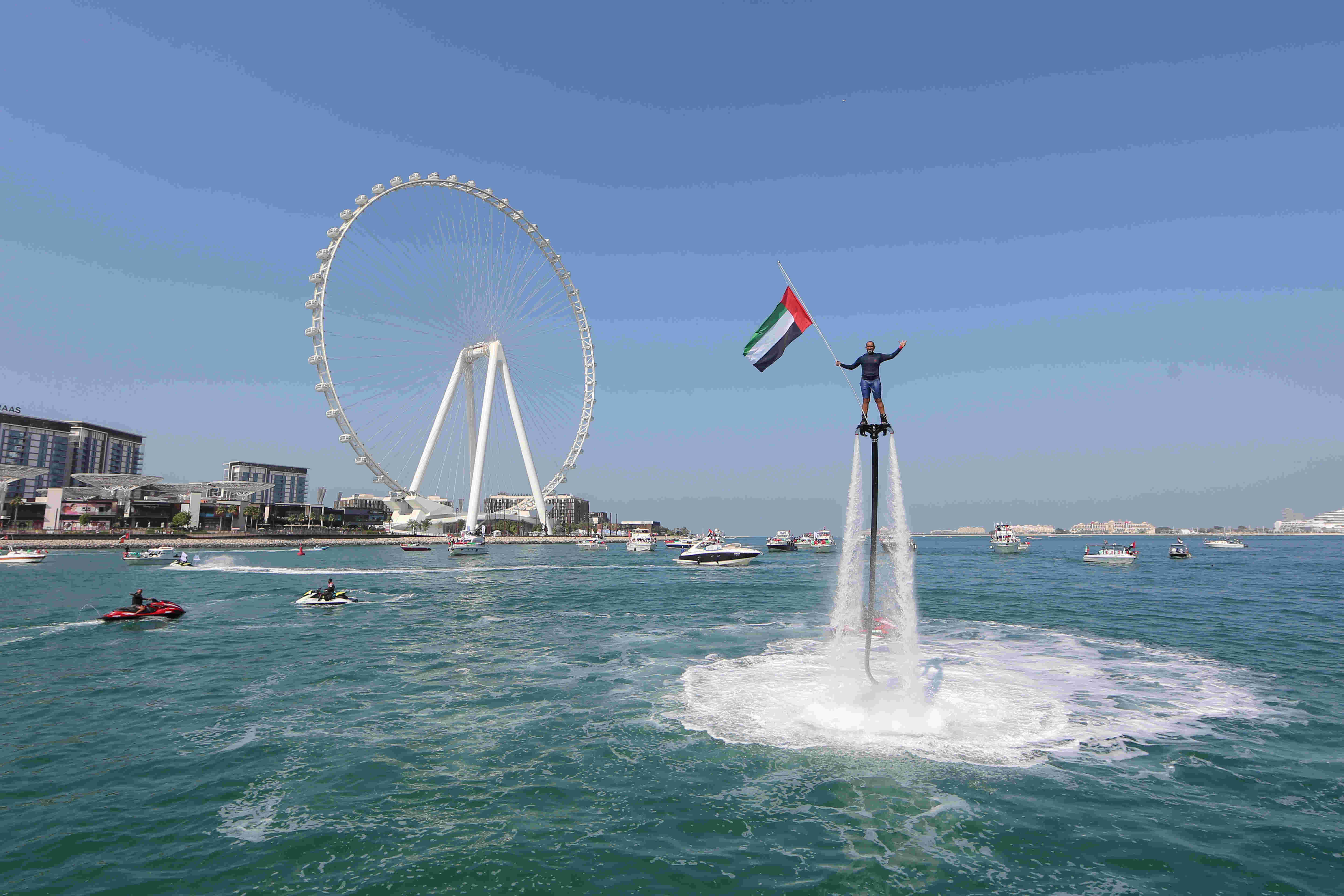 കടലില്‍ വിസ്മയമൊരുക്കി ദുബയ് മറീനയിലെ ദേശീയ ദിനാഘോഷം.