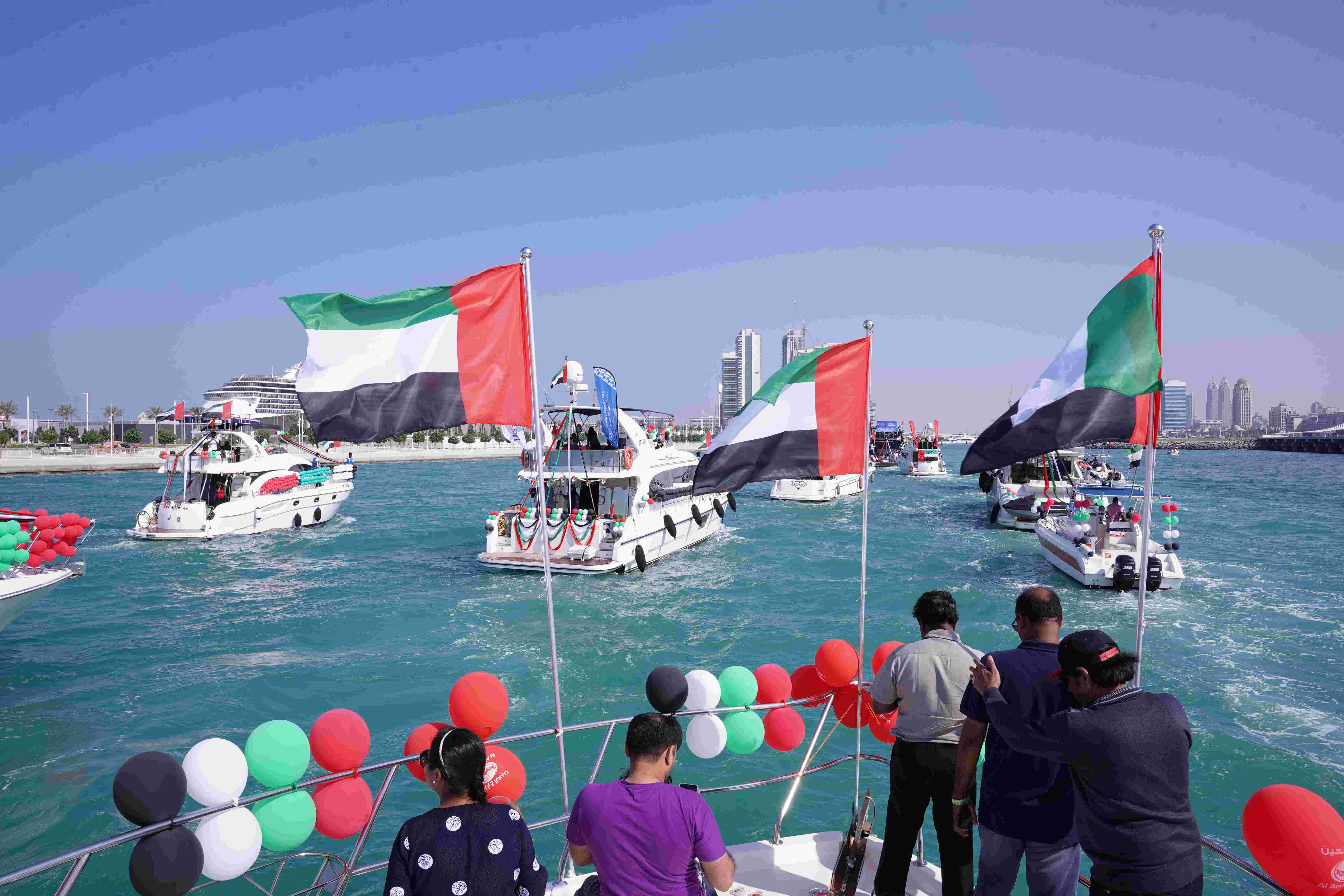 കടലില്‍ വിസ്മയമൊരുക്കി ദുബയ് മറീനയിലെ ദേശീയ ദിനാഘോഷം.