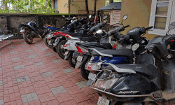 സ്‌കൂളുകള്‍ കേന്ദ്രീകരിച്ച് വാഹന പരിശോധന: 30 വാഹനങ്ങള്‍ പോലിസ് പിടിച്ചെടുത്തു