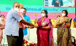 സാമൂഹിക ക്ഷേമ വകുപ്പ് അവാർഡ് കിഴുപറമ്പ് അന്ധ പുനരധിവാസ കേന്ദ്രം ഭാരവാഹികൾ ഏറ്റുവാങ്ങി