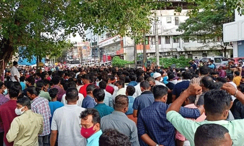 തലശ്ശേരിയില്‍ നിരോധനാജ്ഞ ലംഘിച്ച ബിജെപിക്കാര്‍ക്കെതിരേ കര്‍ശന നടപടിയെന്ന് പോലിസ് കമ്മീഷണര്‍; കേസെടുത്തത് അഞ്ച് പേര്‍ക്കെതിരേ മാത്രം