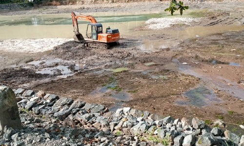 കൂഴൂര് പോളക്കുളം നവീകരണം പുരോഗമിക്കുന്നു കൂഴൂര് പോളക്കുളം നവീകരണം പുരോഗമിക്കുന്നു