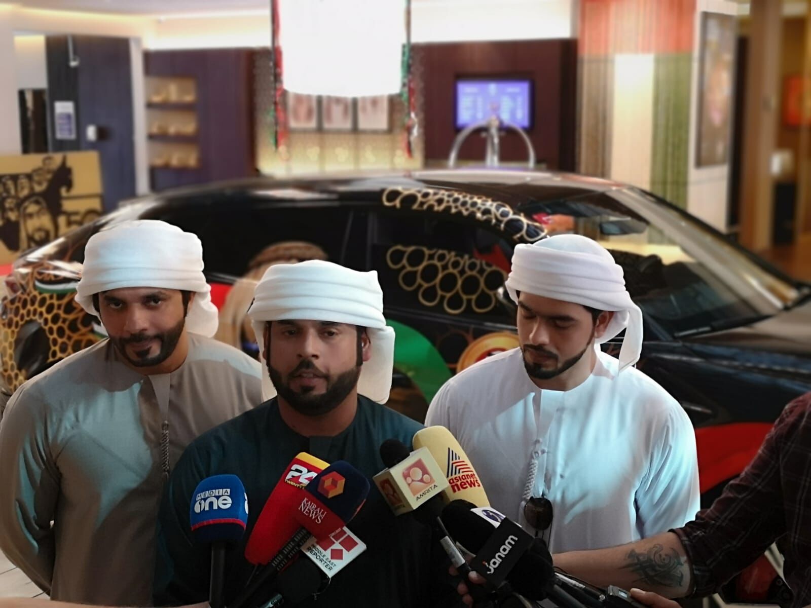 5 കോടി രൂപ വില വരുന്ന കാറില്‍ യുഎഇയുടെ ചരിത്രം ആലേഖനം ചെയ്ത് ദേശീയ ദിനം ആഘോഷിച്ച് മലയാളി യുവാവ്