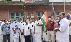 കുടിശ്ശിക അനുവദിച്ചില്ല; പെരിന്തല്മണ്ണ ട്രഷറിക്കു മുന്പില് പെന്ഷന്കാരുടെ പ്രതിഷേധം കുടിശ്ശിക അനുവദിച്ചില്ല; പെരിന്തല്മണ്ണ ട്രഷറിക്കു മുന്പില് പെന്ഷന്കാരുടെ പ്രതിഷേധം