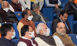 നിങ്ങള്‍ മാറൂ, അല്ലെങ്കില്‍ നിങ്ങളെ മാറ്റും; ബിജെപി എംപിമാര്‍ക്ക് പ്രധാനമന്ത്രിയുടെ മുന്നറിയിപ്പ്