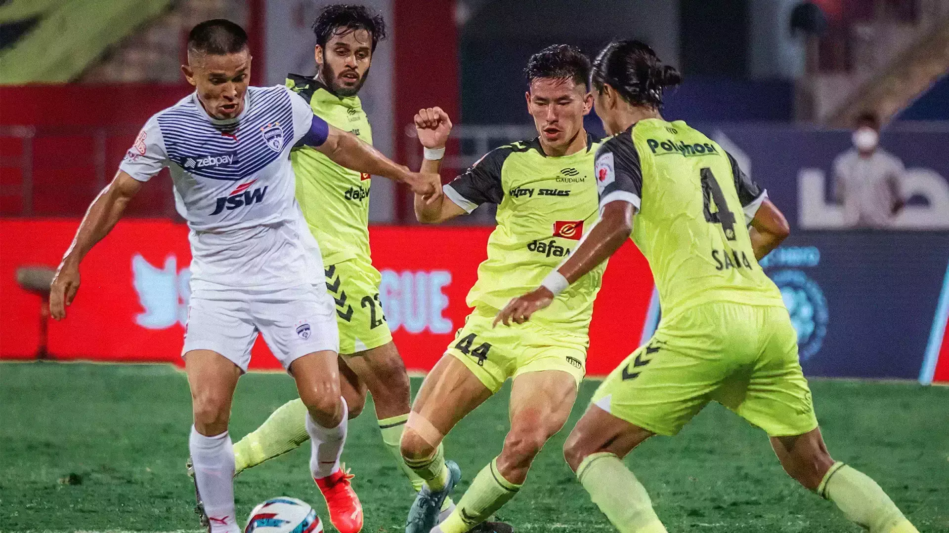 ഐഎസ്എല്; ബെംഗളൂരു എഫ് സിയെ മറികടന്ന് ഹൈദരാബാദ് ഐഎസ്എല്; ബെംഗളൂരു എഫ് സിയെ മറികടന്ന് ഹൈദരാബാദ്