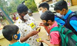 വിദ്യാര്‍ഥികള്‍ക്ക് ബാബരി ബാഡ്ജ് വിതരണം; ബിജെപി നേതാവിന്റെ പരാതിയില്‍ ബാലാവകാശ കമ്മീഷന്‍ കേസെടുത്തു