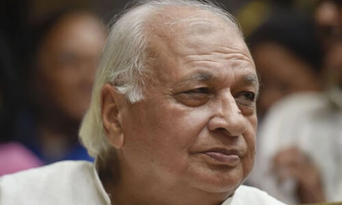 സര്വകലാശാലകളിലെ സര്ക്കാര് ഇടപെടലില് കടുത്ത എതിര്പ്പുമായി ഗവര്ണര് ആരിഫ് മുഹമ്മദ് ഖാന് സര്വകലാശാലകളിലെ സര്ക്കാര് ഇടപെടലില് കടുത്ത എതിര്പ്പുമായി ഗവര്ണര് ആരിഫ് മുഹമ്മദ് ഖാന്