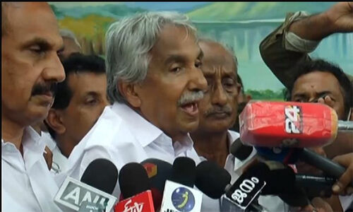 ഗവര്ണറുടെ കത്ത്: മുഖ്യമന്ത്രി നിലപാട് വ്യക്തമാക്കണമെന്ന് ഉമ്മന് ചാണ്ടി ഗവര്ണറുടെ കത്ത്: മുഖ്യമന്ത്രി നിലപാട് വ്യക്തമാക്കണമെന്ന് ഉമ്മന് ചാണ്ടി