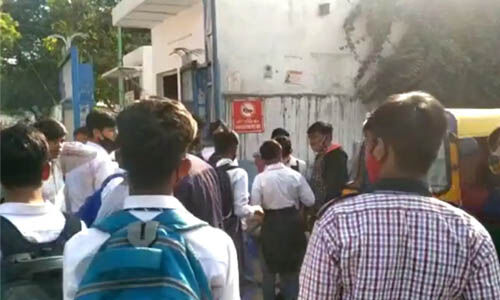 ഡല്ഹി സ്കൂളിന് പുറത്ത് സംഘര്ഷം; നാല് 10ാം ക്ലാസ് വിദ്യാര്ഥികള്ക്ക് കുത്തേറ്റു ഡല്ഹി സ്കൂളിന് പുറത്ത് സംഘര്ഷം; നാല് 10ാം ക്ലാസ് വിദ്യാര്ഥികള്ക്ക് കുത്തേറ്റു